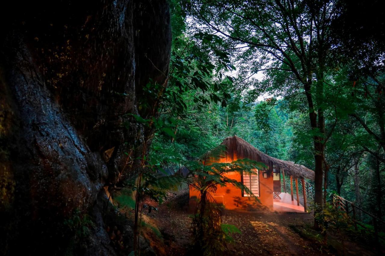 Golden Fern Resort Kanthalloor Exteriör bild