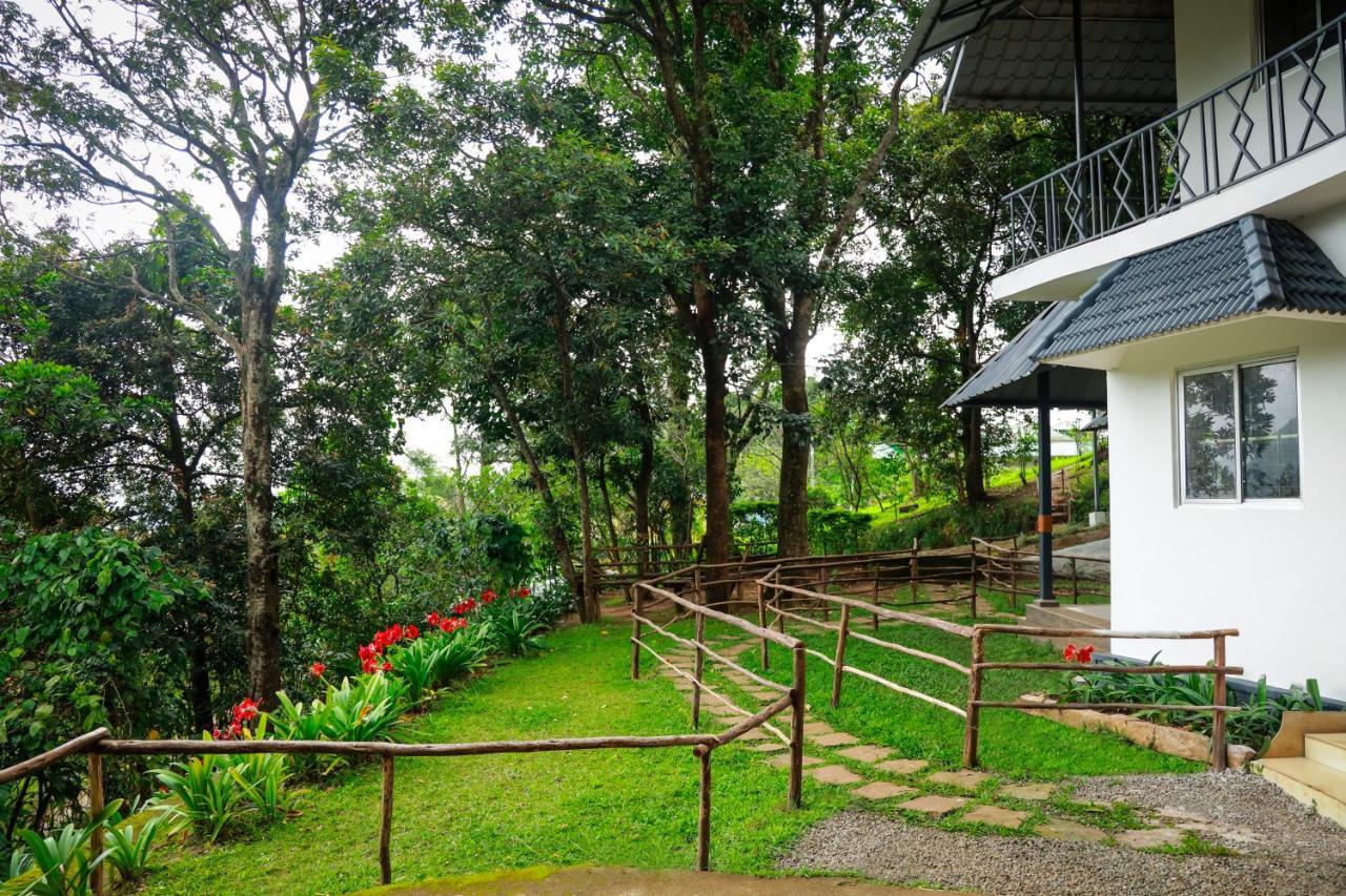 Golden Fern Resort Kanthalloor Exteriör bild