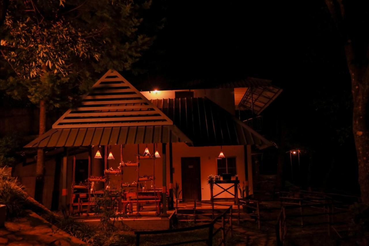 Golden Fern Resort Kanthalloor Exteriör bild
