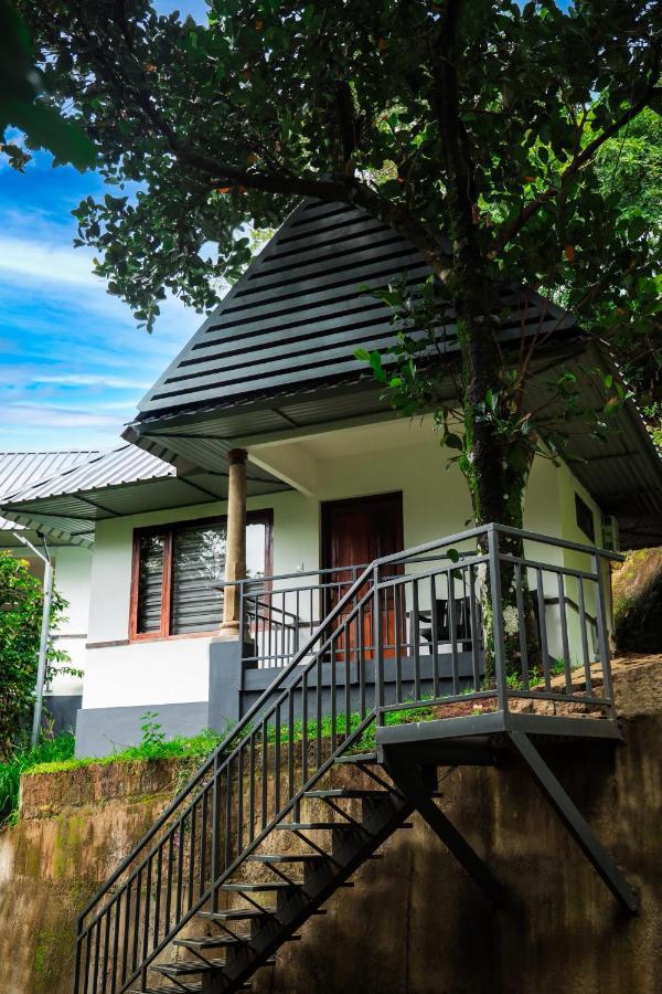 Golden Fern Resort Kanthalloor Exteriör bild