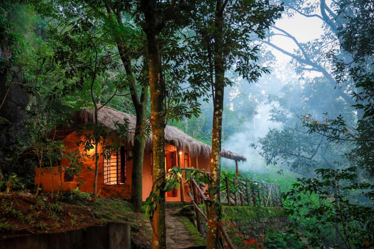 Golden Fern Resort Kanthalloor Exteriör bild
