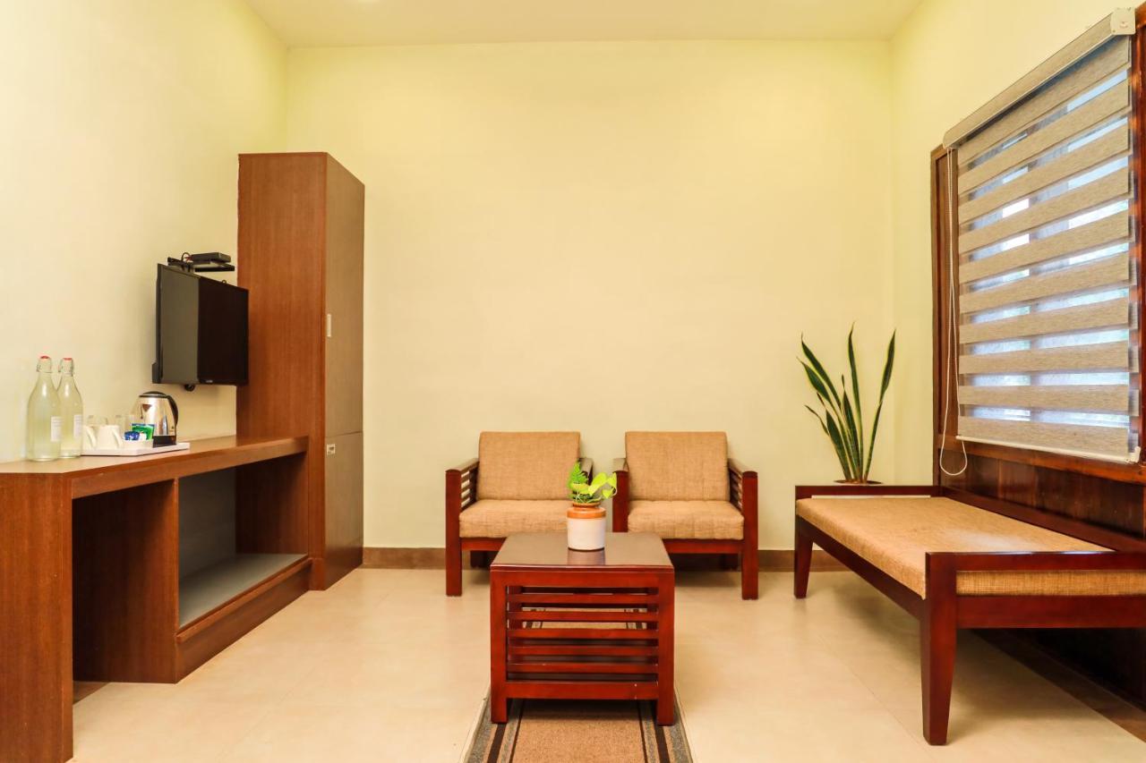 Golden Fern Resort Kanthalloor Exteriör bild
