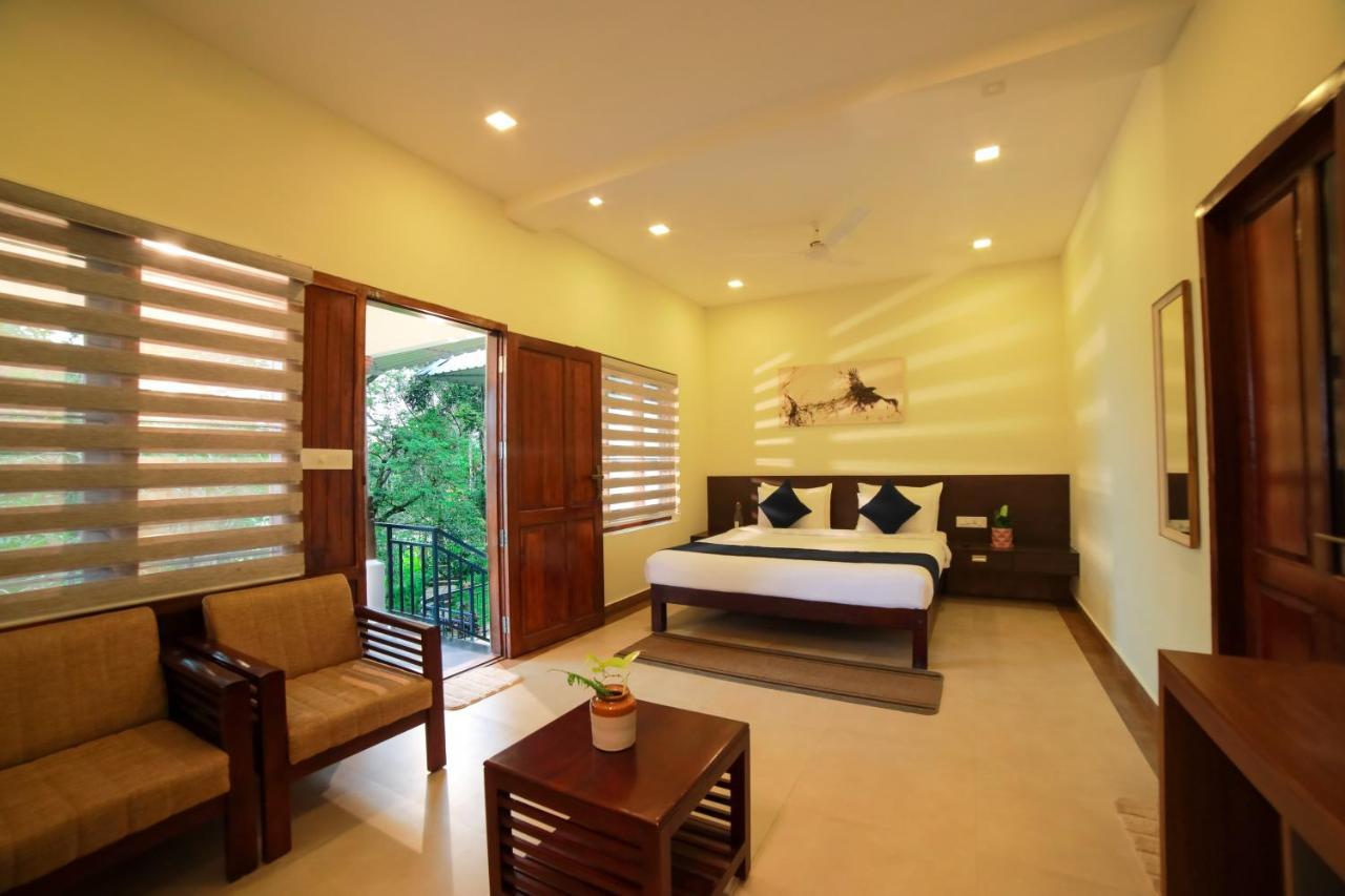 Golden Fern Resort Kanthalloor Exteriör bild