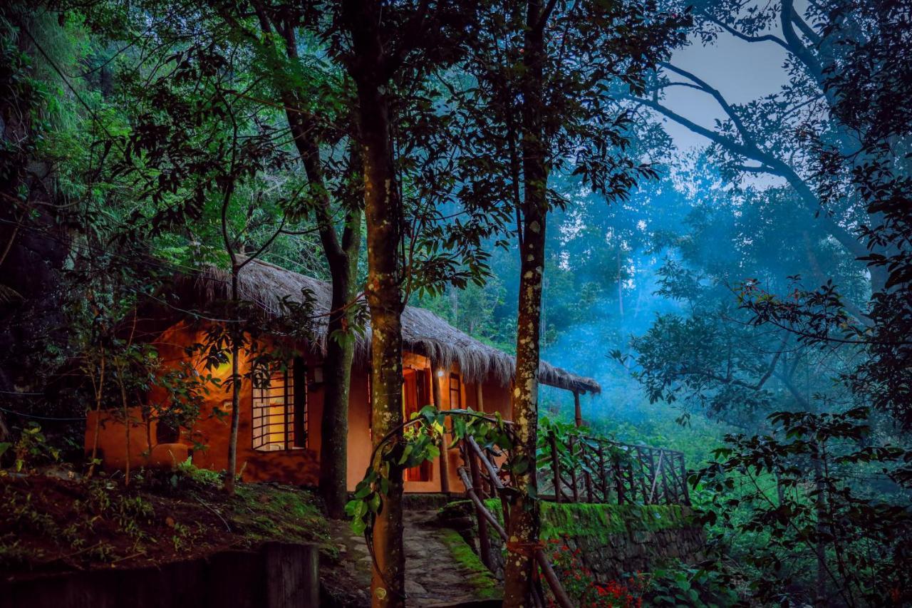 Golden Fern Resort Kanthalloor Exteriör bild