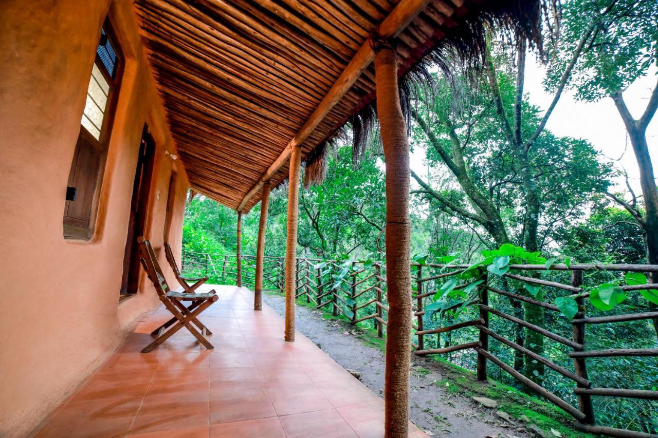 Golden Fern Resort Kanthalloor Exteriör bild