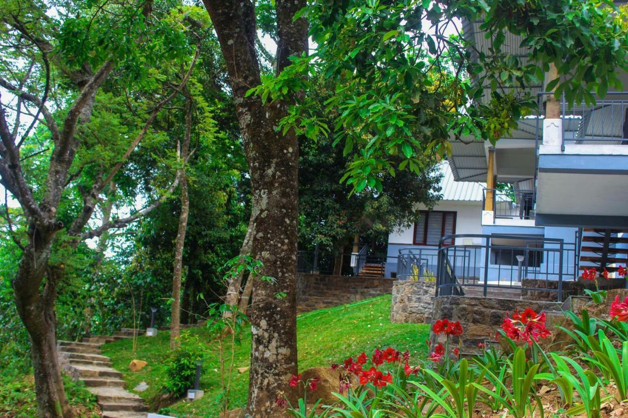 Golden Fern Resort Kanthalloor Exteriör bild